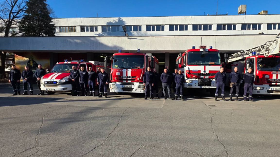 Екипите на ОДМВР- Варна и РДПБЗН отдадоха почит към своите колеги