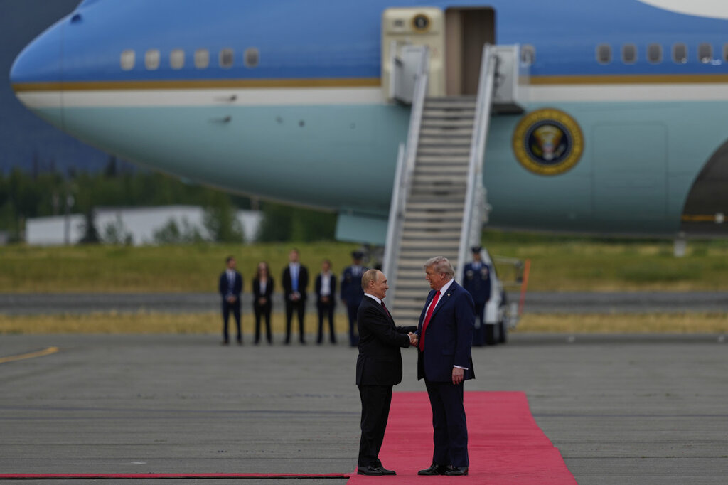 Тръмп и Путин кацнаха в Аляска