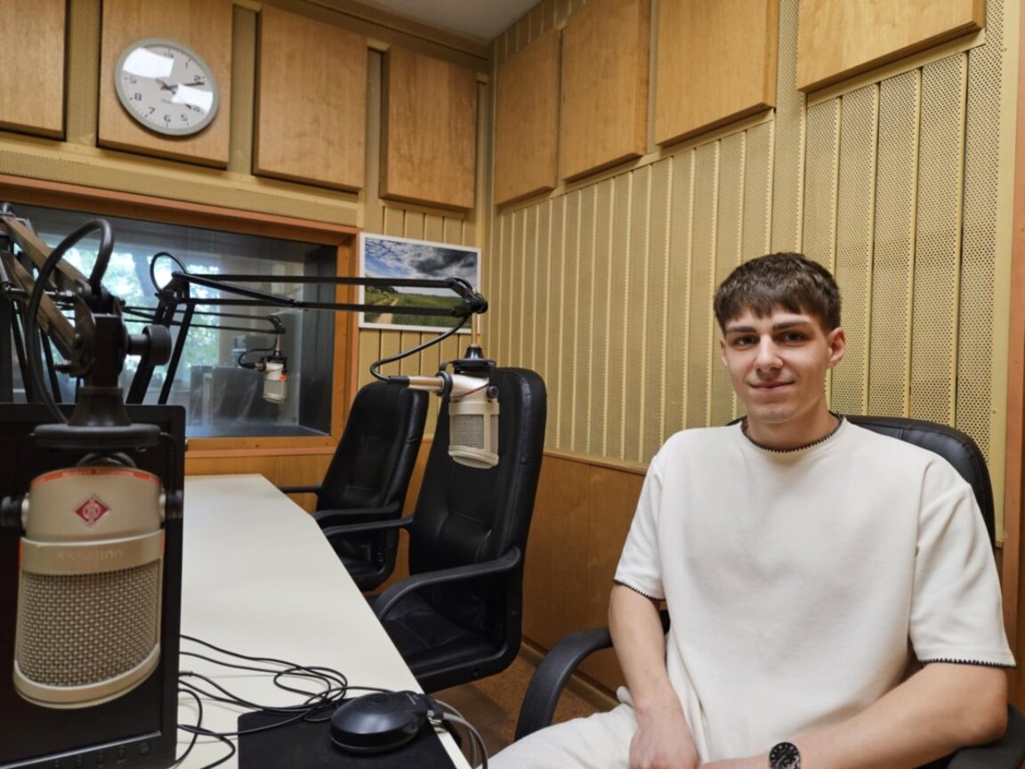 Между два свята на младостта