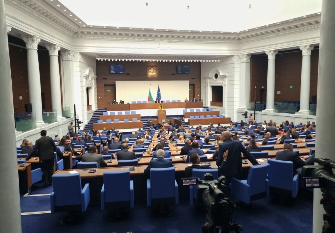 НС: Либерализацията на тока за бита се отлага за неопределено време