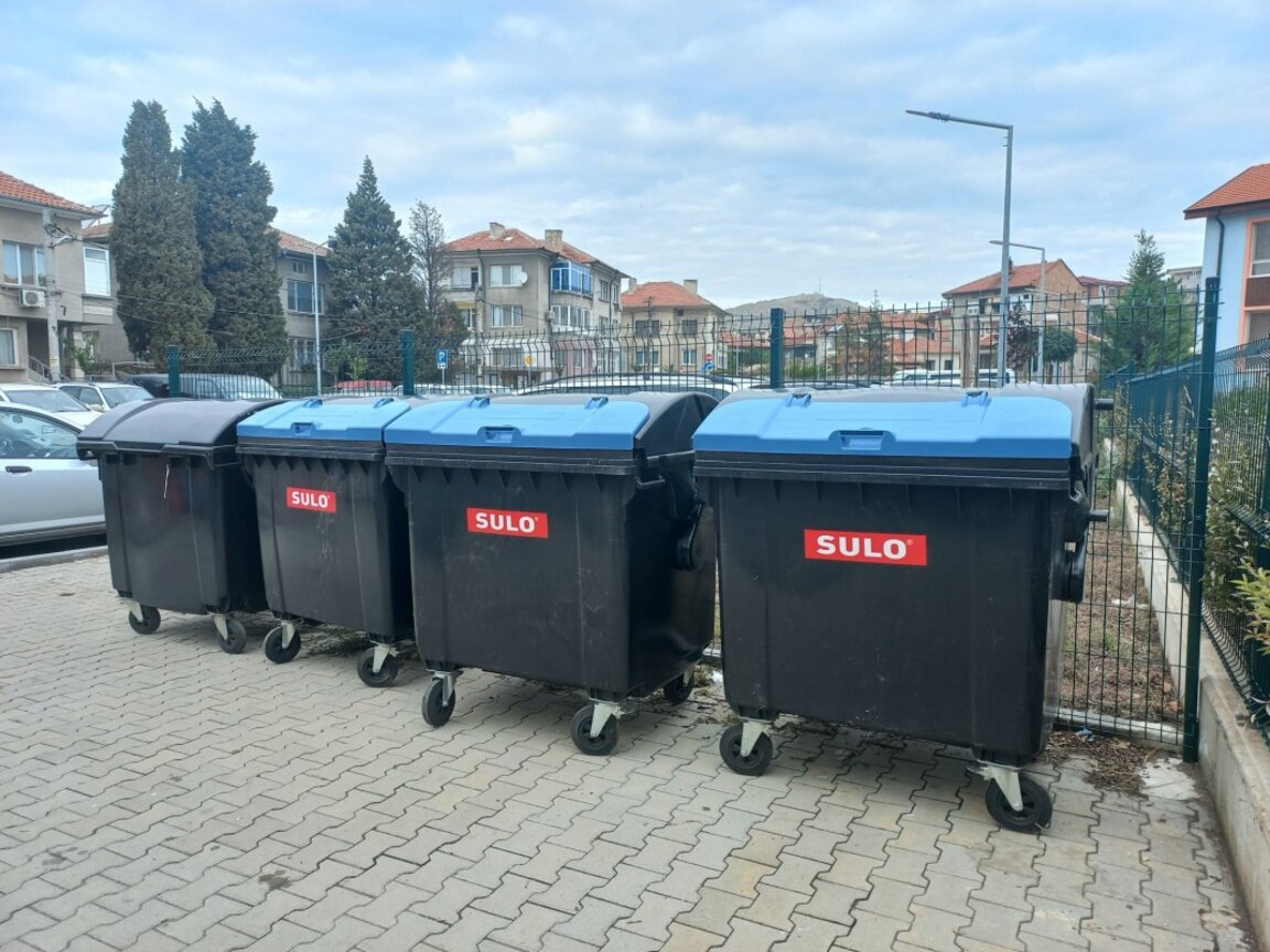 Община Айтос започна подмяна на контейнерите за отпадъци с нови