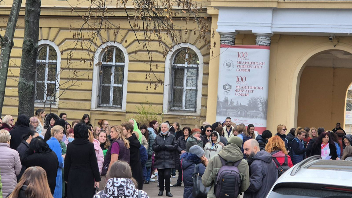 Медицинские работники протестуют за достойную оплату труда