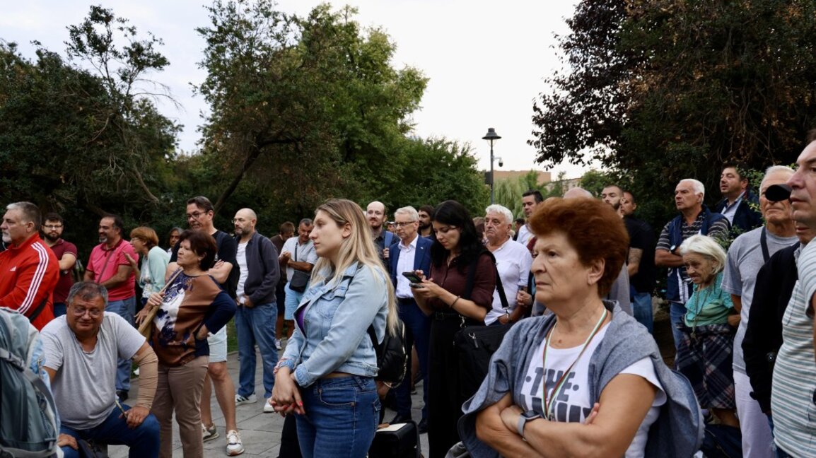 Протестиращи в столицата настояват за оставката на Даниел Митов