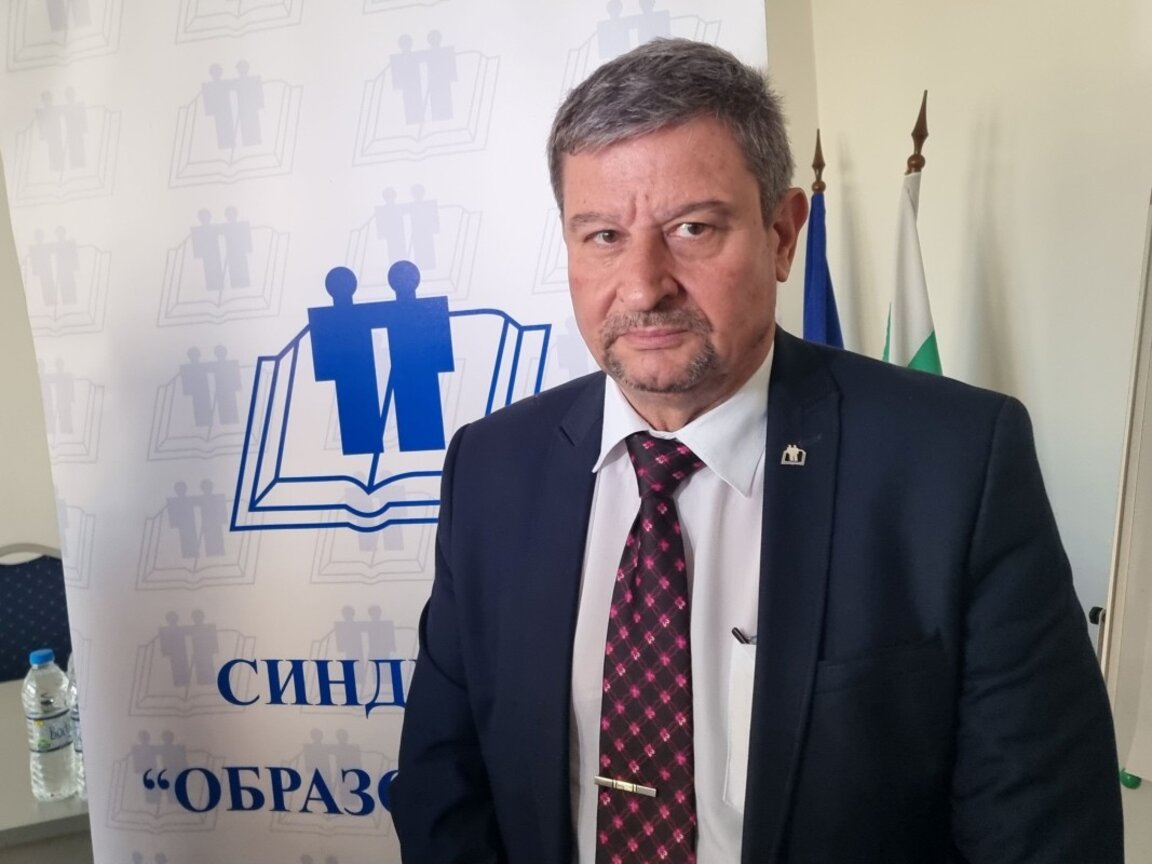 Председателят на Синдиката "Образование“ към КТ "Подкрепа“ д-р Юлиян Петров