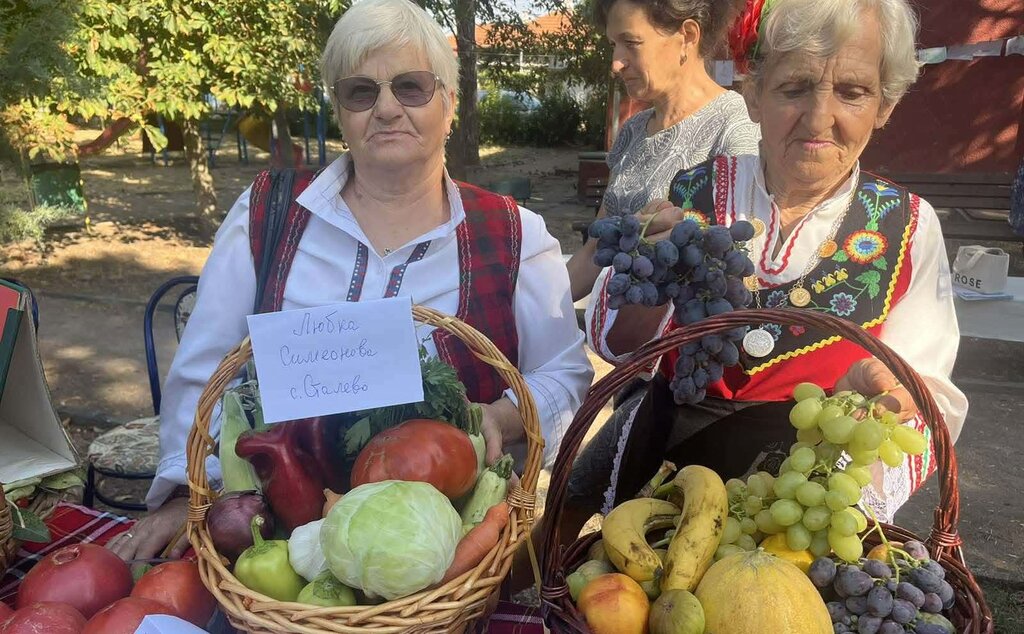 Гигантски плодове и зеленчуци на земеделски фестивал в село Крум