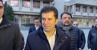 Румен Радев не може да е и президент, и лидер на партия