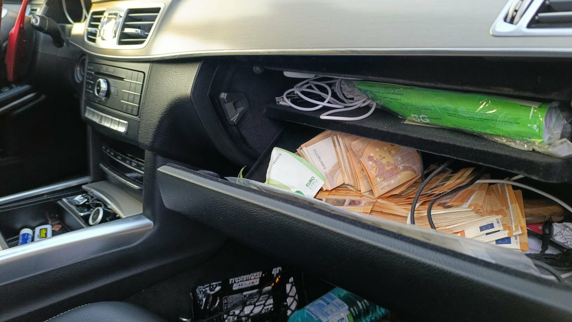 Трима са задържани при акция срещу купуване на гласове в Бяла Слатина