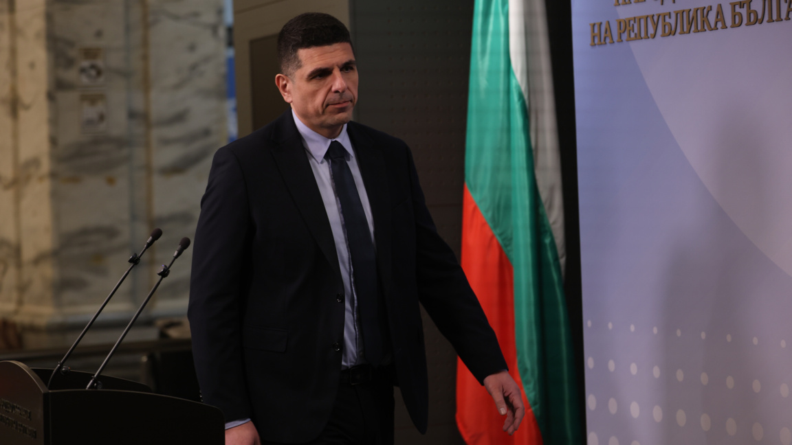 Мирчев поиска отговори за действията на службите за "Старлинк"