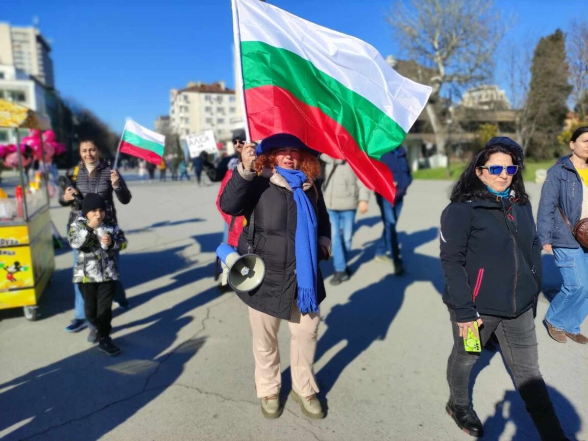 Протест във Варна за Алея Първа