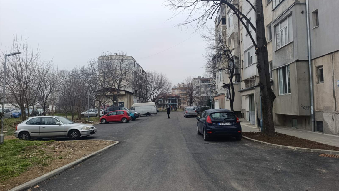 Обновиха паркинг в квартал Коматево