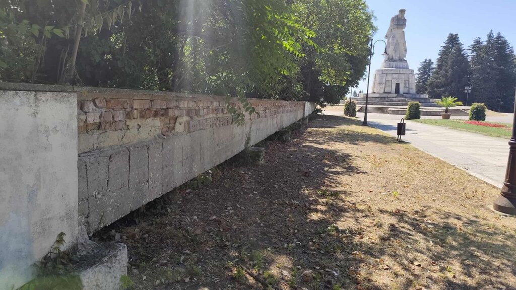 Реставрират паметните плочи край Пантеона във Варна