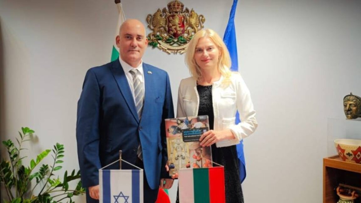 Minister of Tourism Zaritsa Dinkova and Israeli ambassador Yosef Levi Sfari