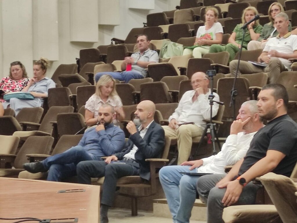 Неуспешно приключи заседанието на извънредната комисия за проблема с боклука във Варна