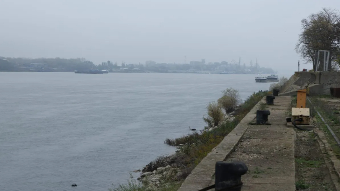 Dunărea nu este poluată după scufundarea barjei cu chimicale