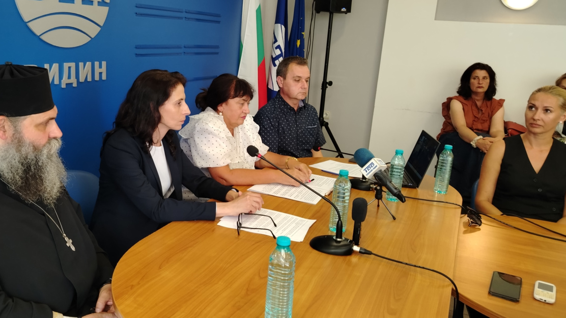Дом, обич и сигурност: Мисията на приемната грижа