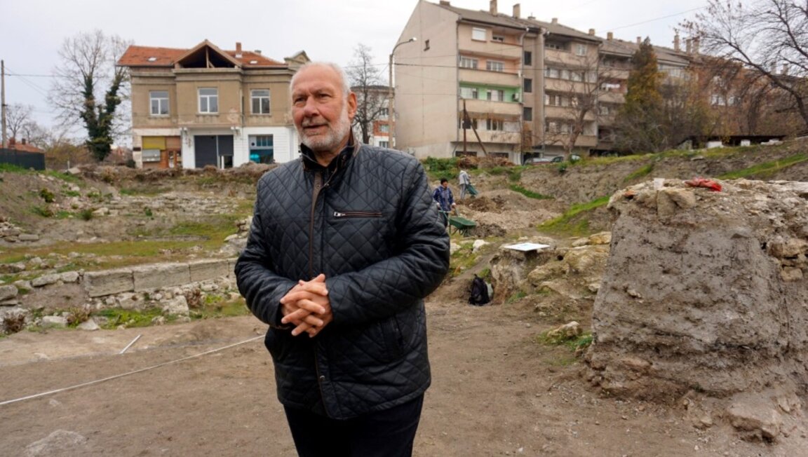 Проф. д-р Николай Овчаров