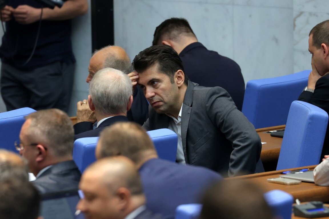 Кирил Петков потвърди, че в ПП-ДБ са разисквали възможността да свалят Рая Назарян от председателския пост в НС.