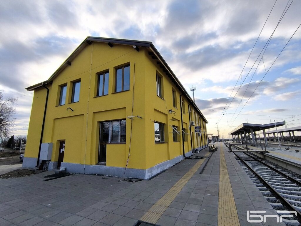 Откриват обновената жп гара в Зимница