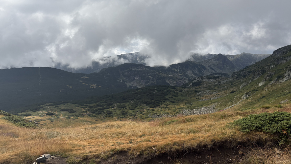 Warning for intense rain issued for 13 regions in Western and Central Bulgaria 