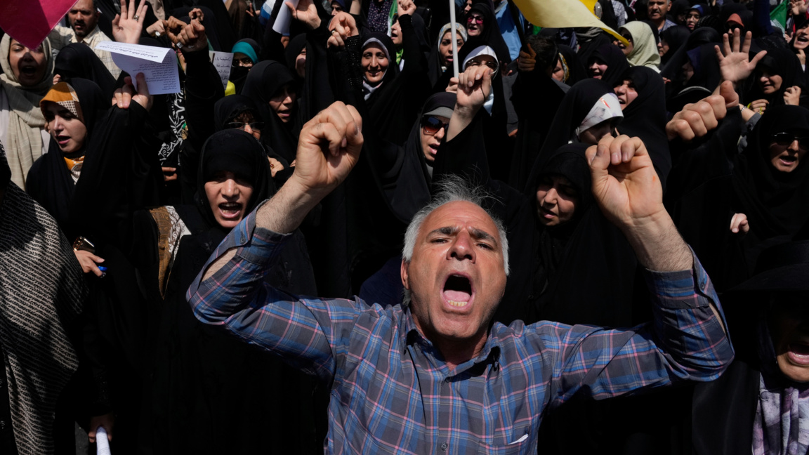 Продължават масовите протести в големи ирански градове