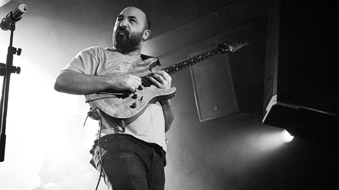 Kitaristi Angell Demirev prezanton muzikë origjinale në një koncert