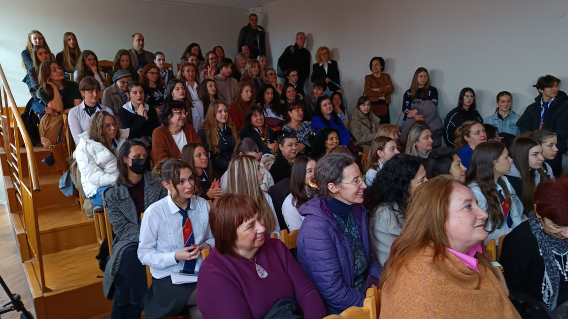 Четвърта езикова гимназия във Варна отбеляза своята 68-годишнина