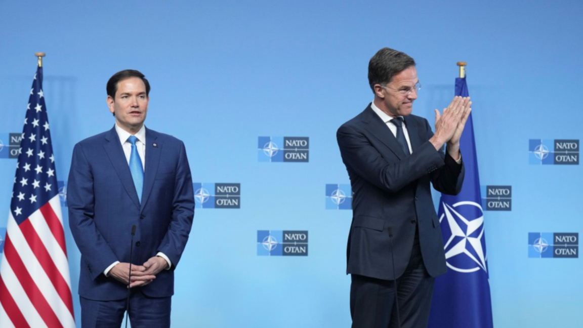 Държавният секретар на САЩ Марко Рубио (вляво) и генералният секретар на НАТО Марк Рюте - Брюксел, 3 април 2025