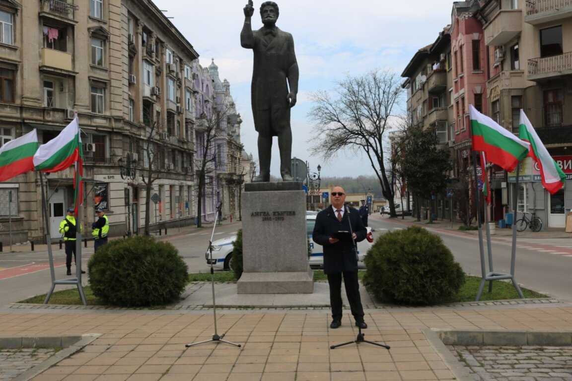 153 години безсмъртие