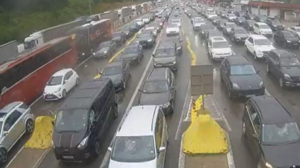Bulgaristan üzerinden Türkiye'ye yönelik transit geçişlerde yoğunluk sürüyor