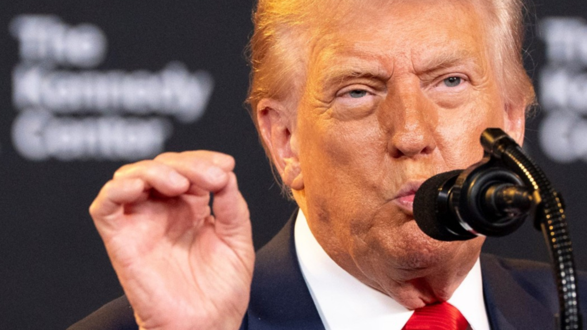 Тръмп: САЩ ще придобият много скоро целия обогатен уран на Иран