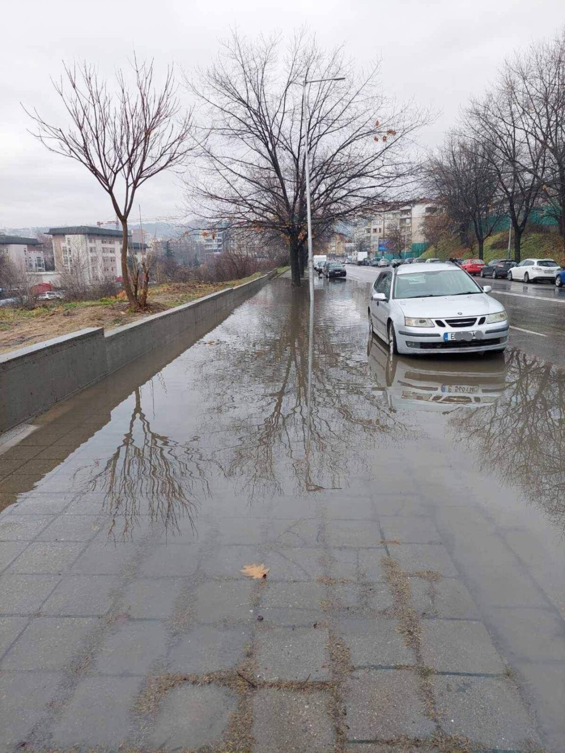 Неизвестни лица бетонираха дъждоприемна шахта в Благоевград