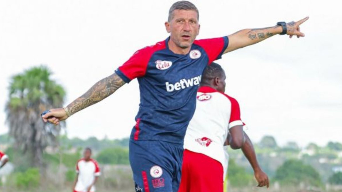 Димитър Пантев повежда танзанийския "Сим...