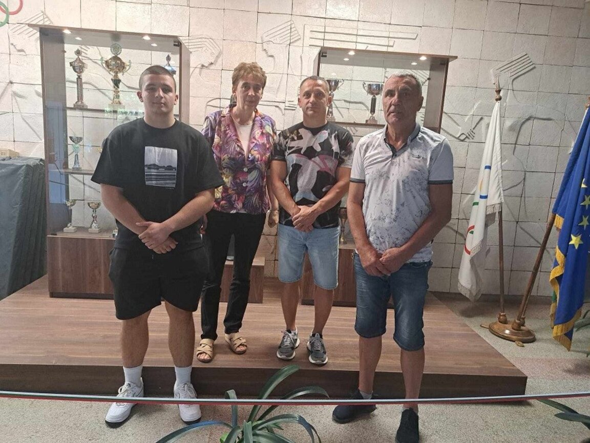 Гостите на предаването в залата на спортната слава на Държавното спортно училище "Ген.Вл.Стойчев"