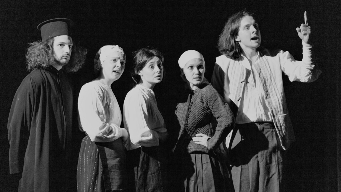 Кадър от постановката "Демоня"