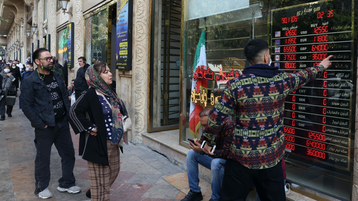 Иранският риал се срина до 1,81 млн. за долар