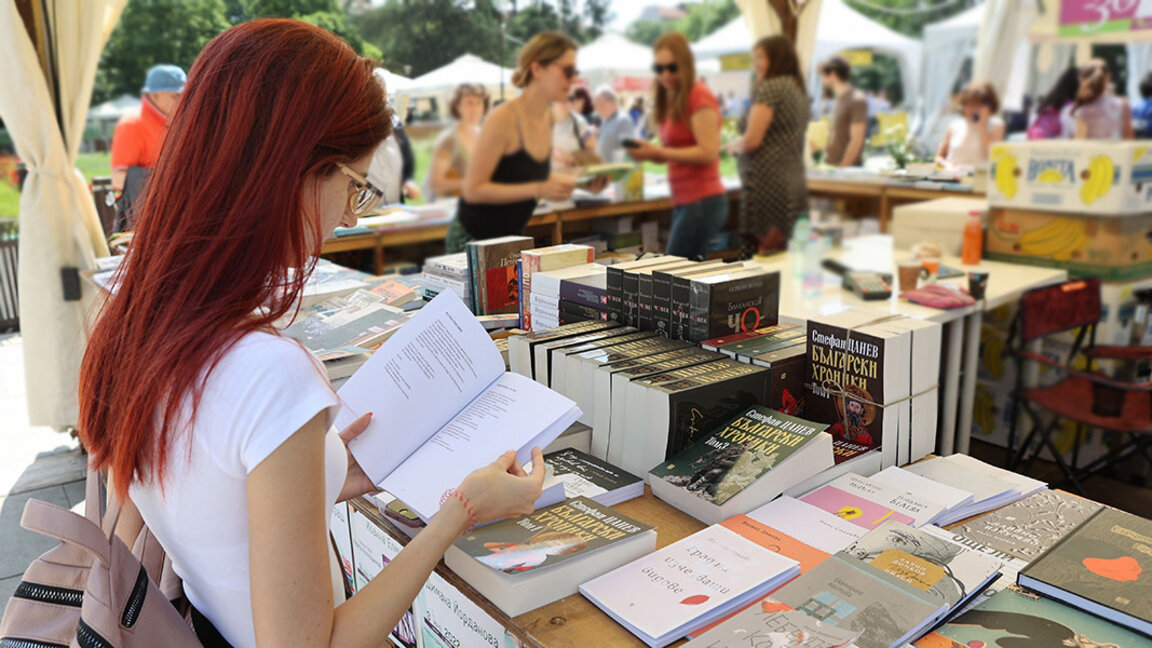 60% dintre bulgarii adulți încă mai citesc cărți