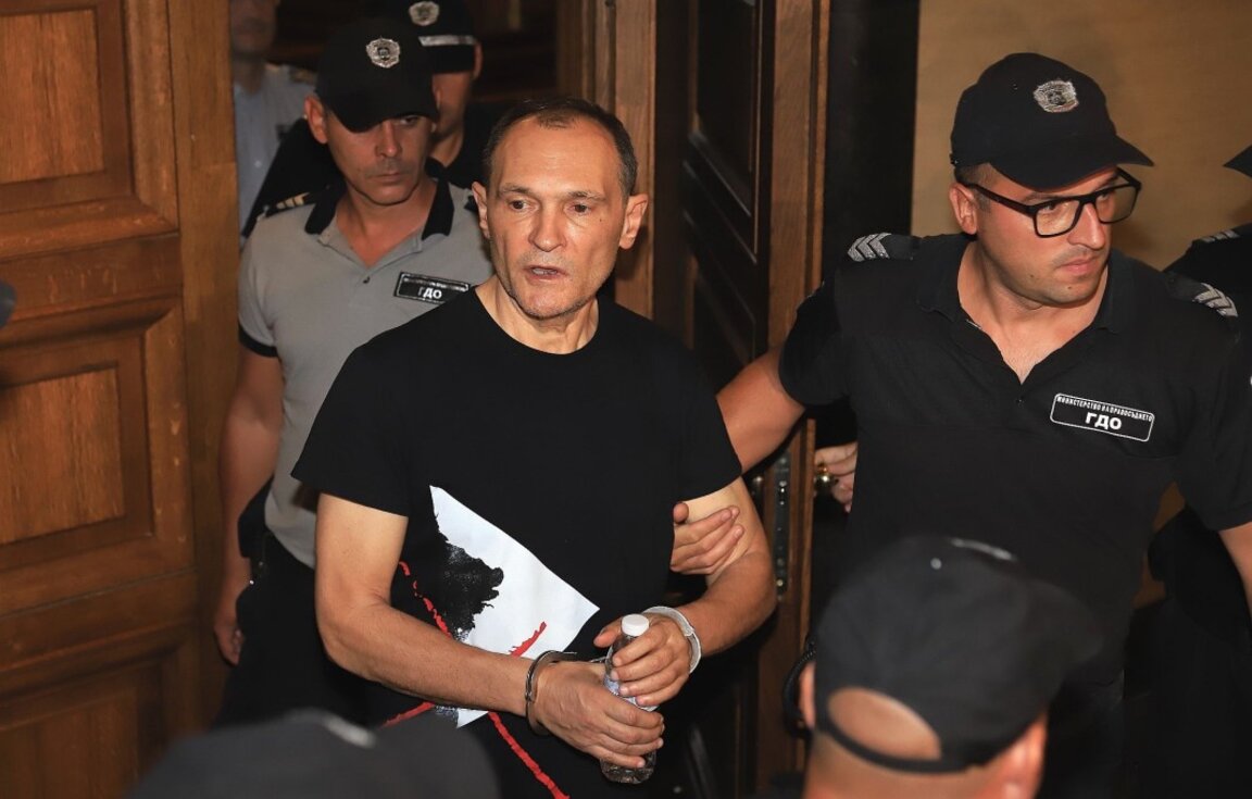 Ο Βασίλ Μπόζκοβ με κατ’ οίκον κράτηση