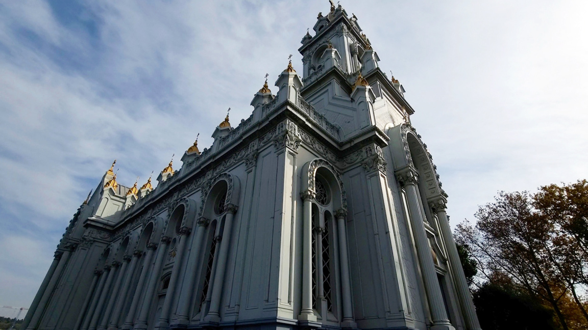 El patriarca búlgaro encabeza la liturgia en la iglesia búlgara en Estambul 