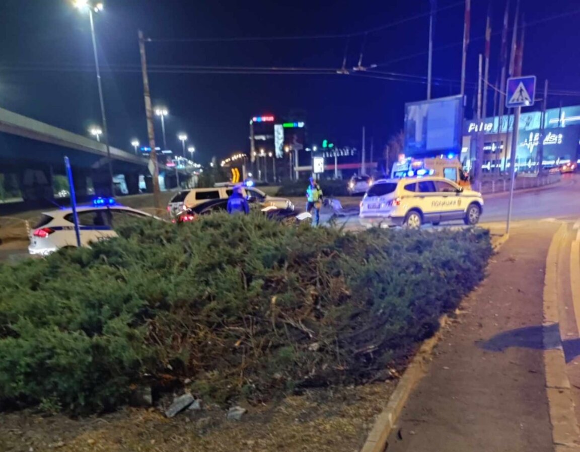 Четирима възрастни и бебе пострадаха при тежка катастрофа в София
