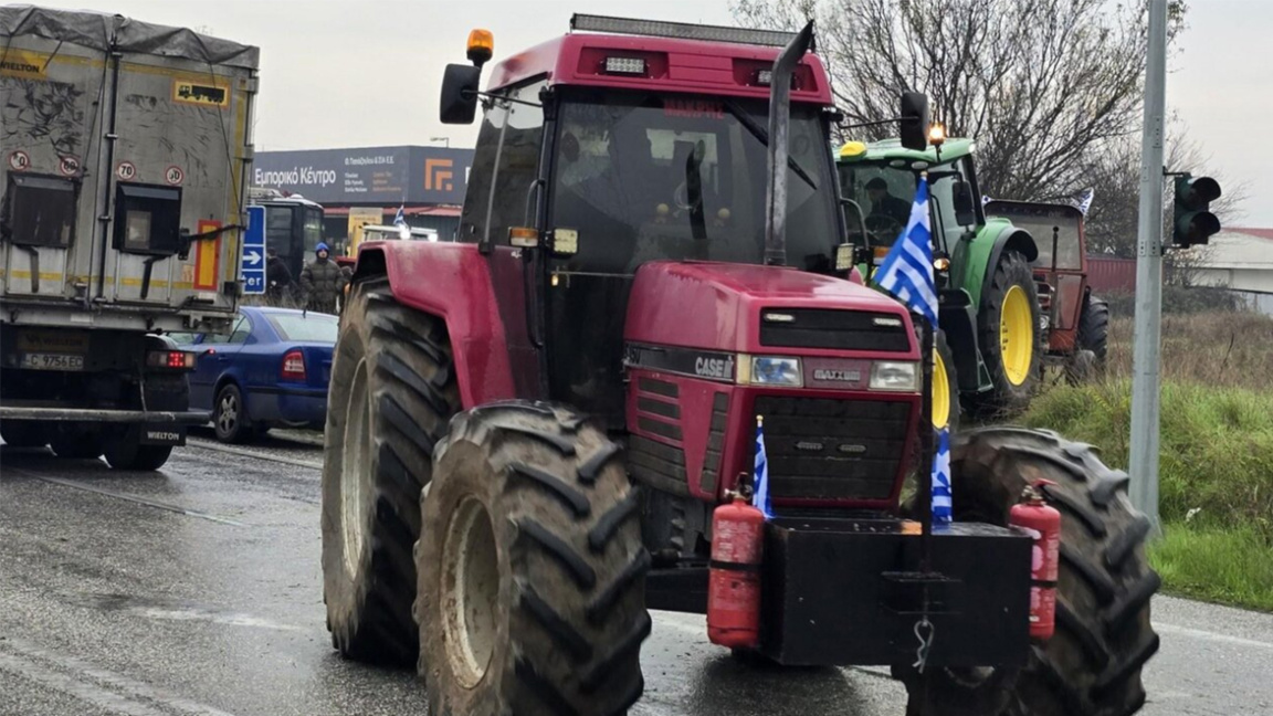 Продължават 48-часовите блокади на гръцките фермери по границите