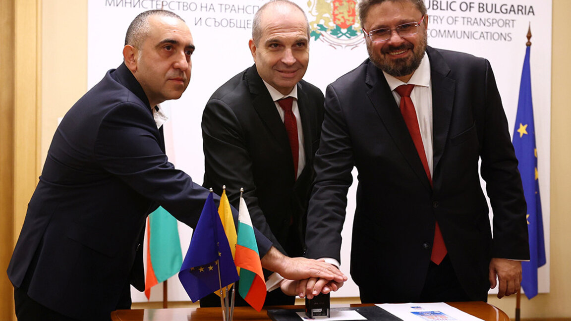 Grozdan Karadzhov, Minister of Transport and Communications (C), Kiril Valchev, the Director General of BTA (R), and Lyudmil Veselinov, the author of the artistic design, stamped a postage stamp dedicated to the 20 WMBM.