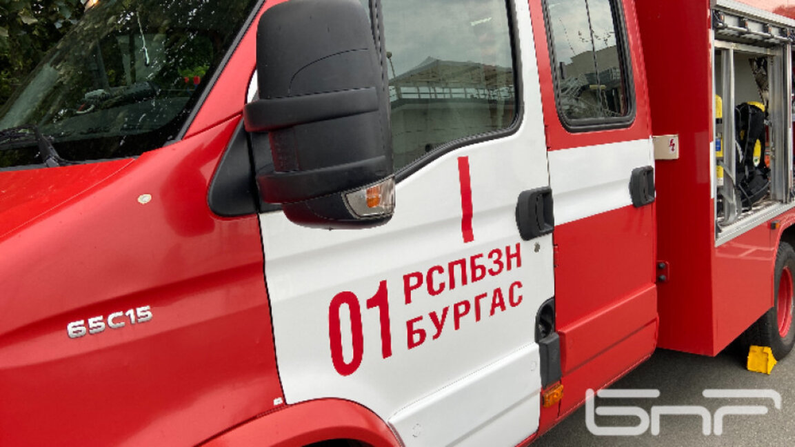 Все още не е потушен пожарът между ямболските села Крайново и Голям Дервент