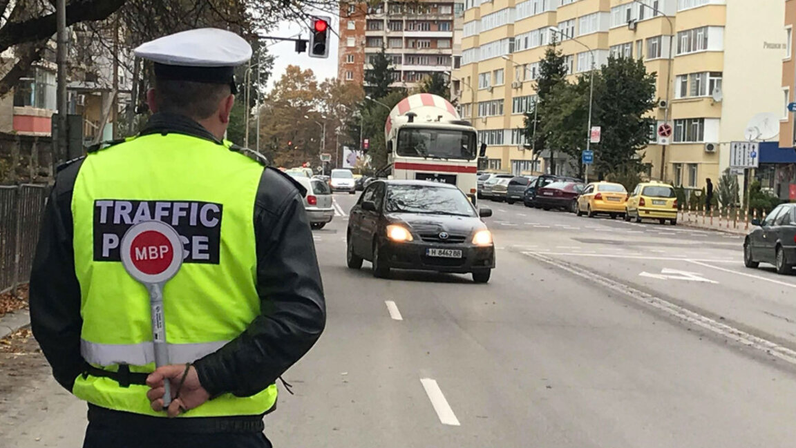 Трима пияни останаха без коли