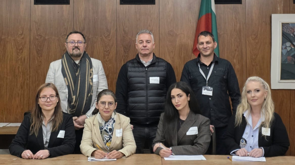 Bulgarians in Geneva: Lack of open debate is missed chance in election campaign