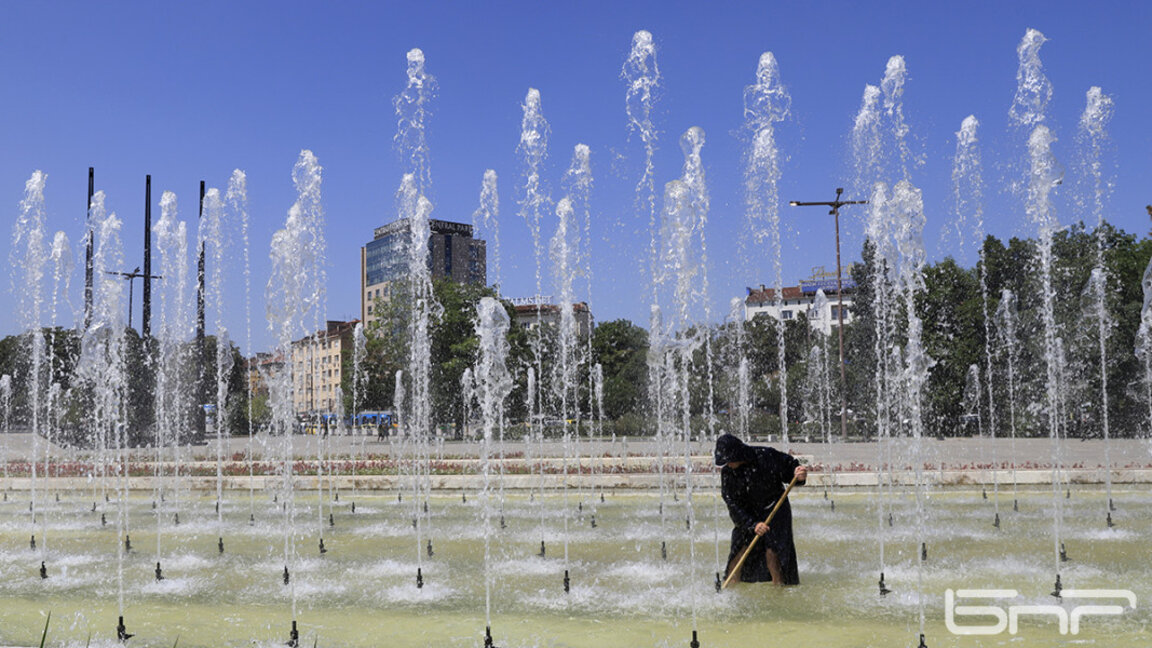 Оранжев код за жеги в 18 области