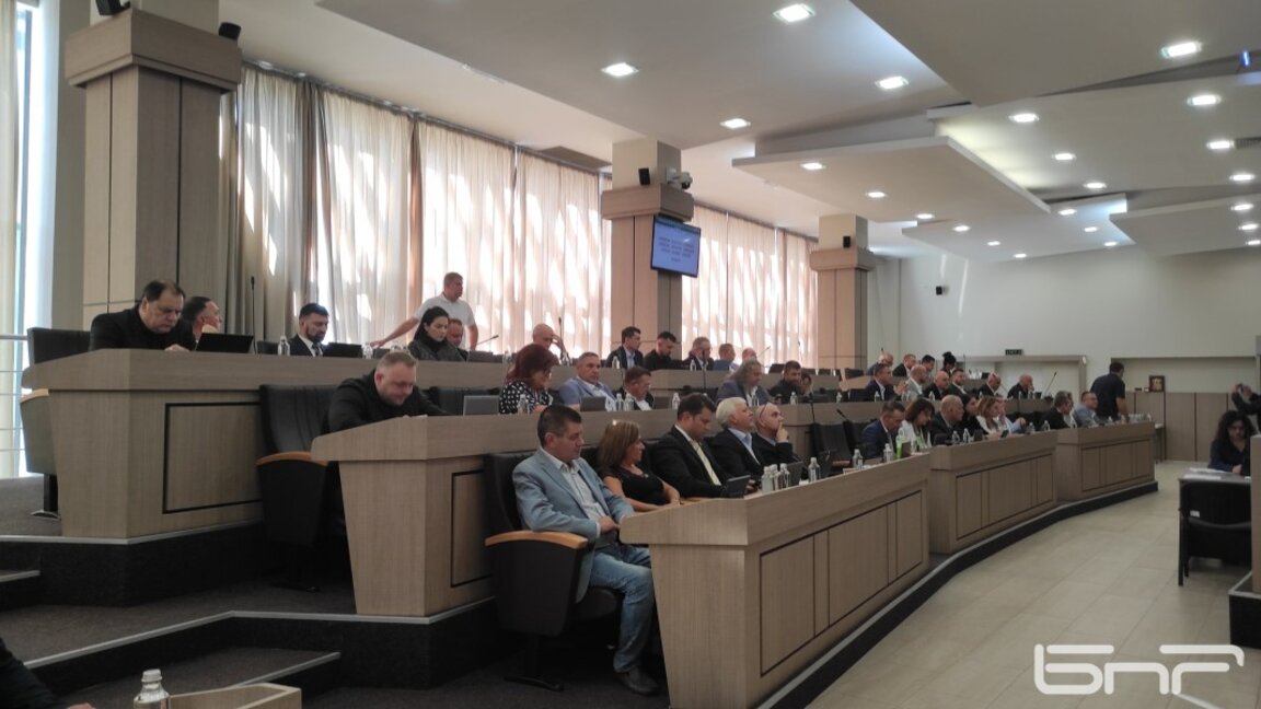Общинският съвет прие нови правила за подкрепа на ученици и студенти