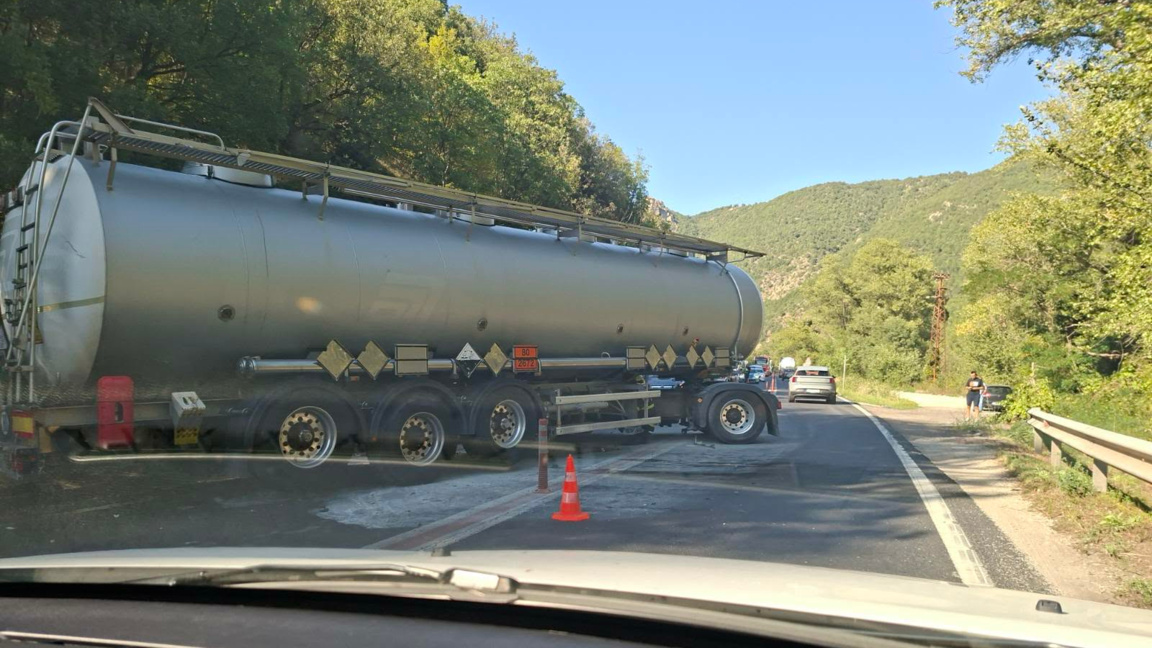 Катастрофа затрудни движението в Кресненското дефиле