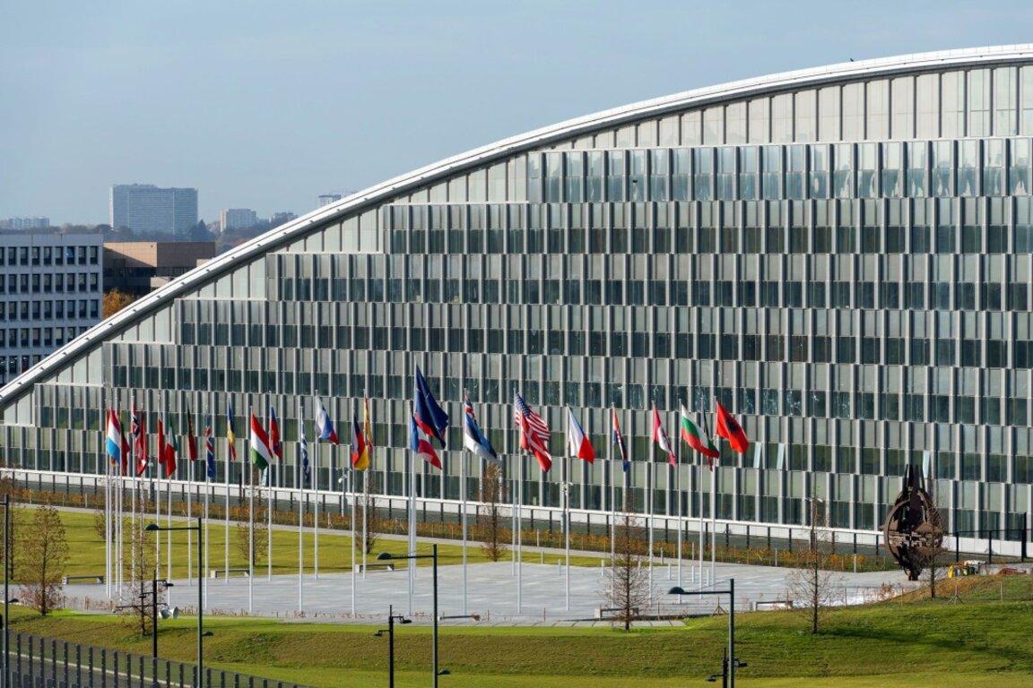 НАТО: Безотговорно поведение на Русия