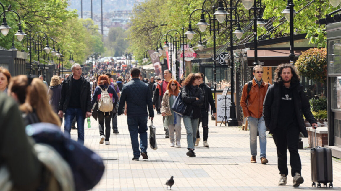 Before the euro adoption people are pessimistic about the economic present and future