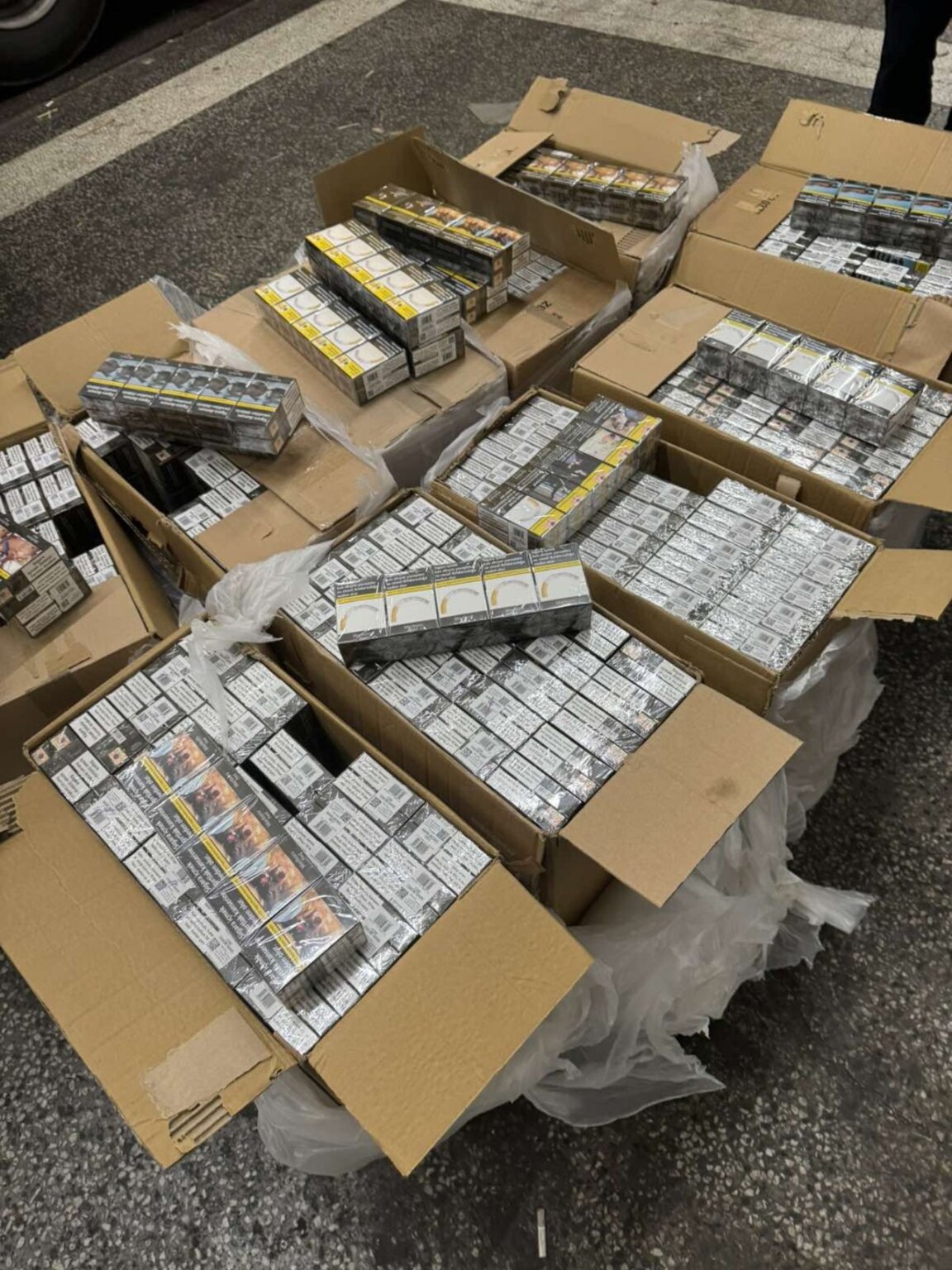 100 000 къса контрабандни цигари откриха  на МП Капитан Андреево